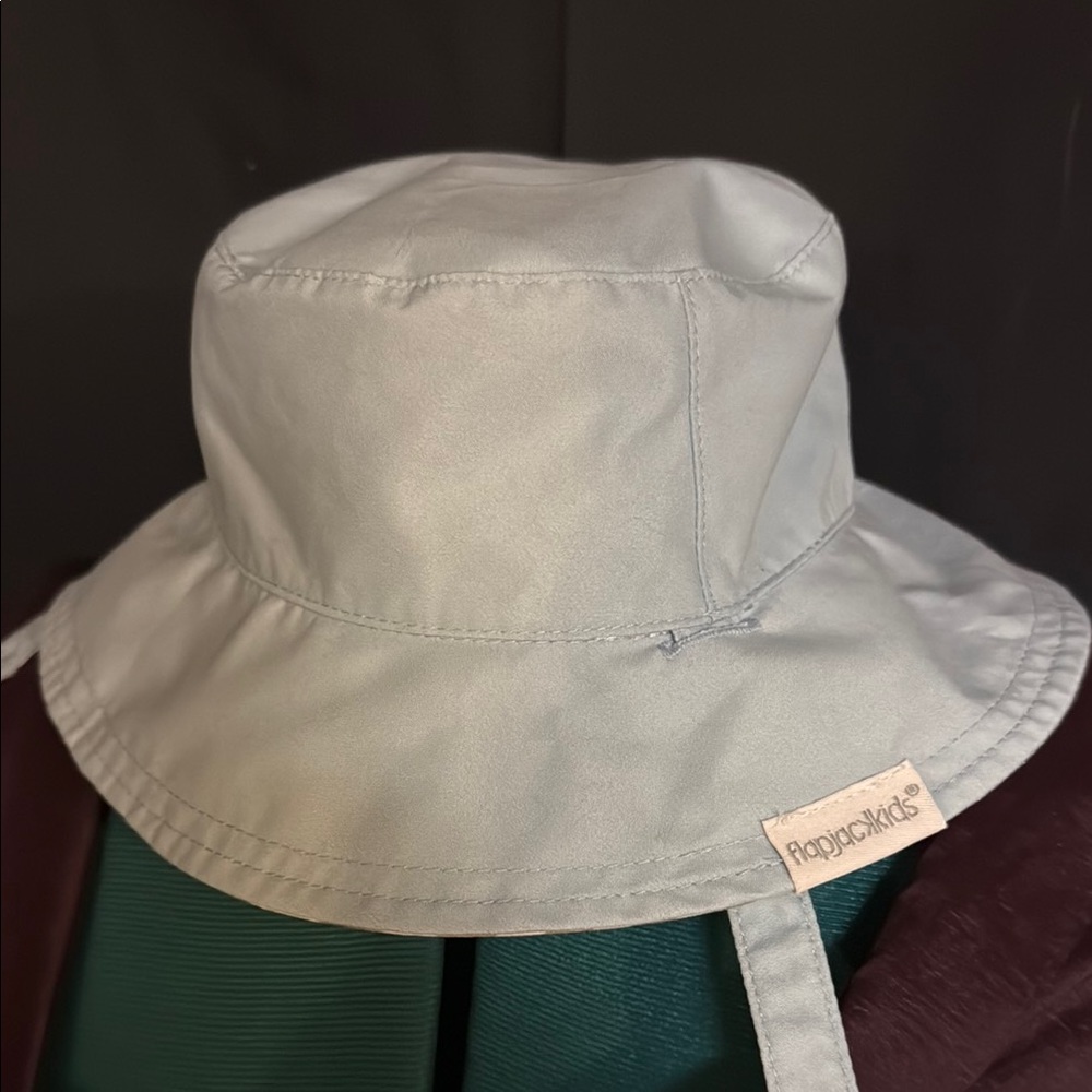Sm - 6-12 month old Canadian designed reversible sunhat